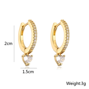 Detailed view of heart-shaped crystal earrings with 2cm height and 3g weight dimensions