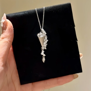 Silver Hourglass Pendant Necklace In Copper With Pavé Zircons Shiny Elegant Clavicle Chain Fashion Jewelry Women