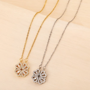 Versatile four-leaf clover heart pendant necklace in gold and silver stainless steel
