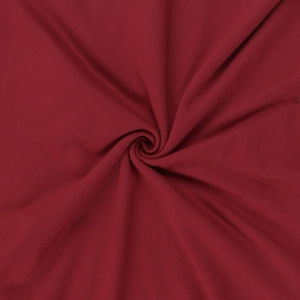 Gros plan détaillé du tissu en maille rouge foncé montrant sa texture douce et sa qualité