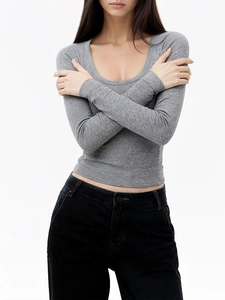 T-shirt slim fit da donna a maniche lunghe con scollo a U in grigio mélange