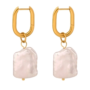 Baroque freshwater pearl earrings in gold-plated stainless steel with U-shaped hoops
