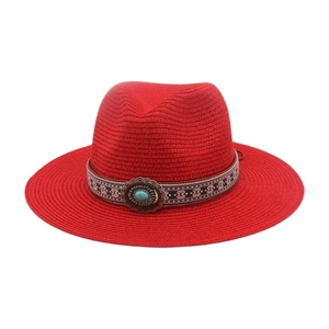 Chapeau de paille rouge à large bord avec ruban ethnique et détail en turquoise