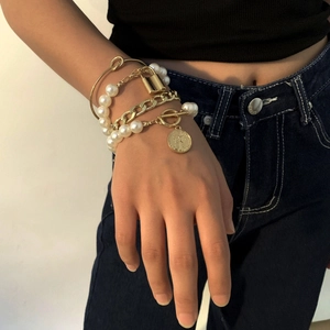 Ensemble de bracelets punk avec perles dorures et pendentif pièce de monnaie