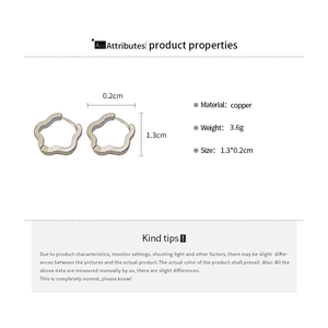 Detailed size and weight specs for small hollow flower hoop earrings in copper material