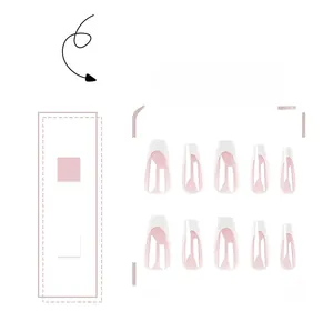Détail de faux ongles courts ballerine avec base rose nude et pointes French blanches