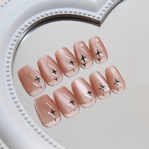 Cat eye press-on nails with star pattern and shimmering glitter on a heart mirror
