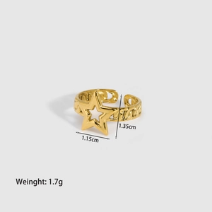 Detailed view of adjustable gold star ring with dimensions and cutout chain pattern