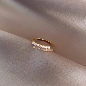 Elegant gold-plated double-layer ring with pearls and zircons on champagne silk