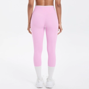 Vue arrière du pantalon de yoga rose clair à taille haute et haute élasticité