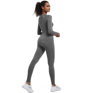 Set yoga grigio senza cuciture a vita alta con top a maniche lunghe e leggings sportivi