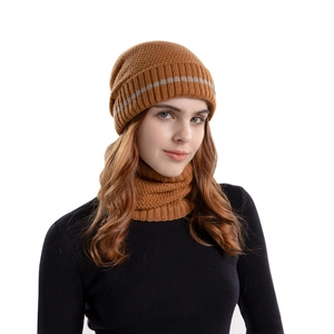 Set cappello e sciarpa in maglia caramello con motivo a nido d'ape per calore e comfort