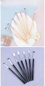 Détail du set de pinceaux yeux en fibres pour l'estompage et le maquillage smoky eyes
