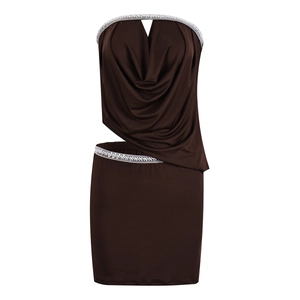 Detail van de donkerbruine bodycon set met zilveren pailletten en asymmetrie