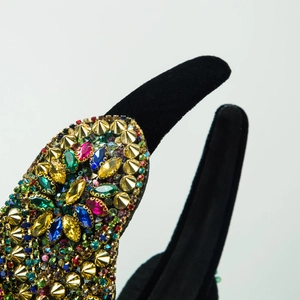 Serre-tête de luxe en velours avec strass colorés et clous dorés de style royal