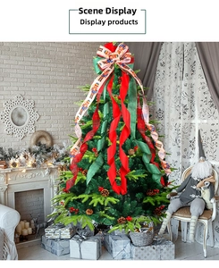 Détail d'un nœud de sapin de Noël multicouche à thème Casse-noisette avec de longs rubans