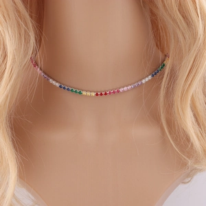 Collier de tennis arc-en-ciel en zircone cubique sur monture argentée pour femme