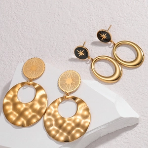 Chic 18K gold geometric hollow earrings with textured hammer finish on white stone