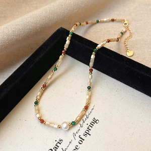 Elegant bead necklace with agate, pearls and crystals in vintage Chinese luxury style