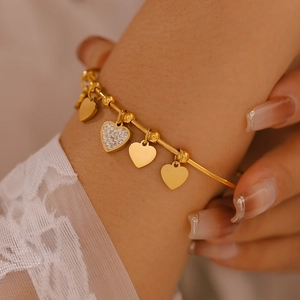 Elegant 18k gold plated beaded bracelet with heart charms and sparkling rhinestones