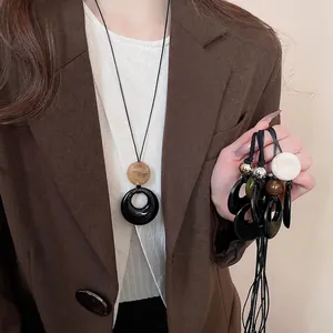 Geometrische Halskette Mit Rundem Ringanhänger Harzperlen Kunstlederband Lange Minimalistische Retro Ästhetik Für Damen