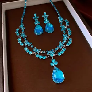 Parure de bijoux style cour française avec collier et boucles d'oreilles en zircon bleu