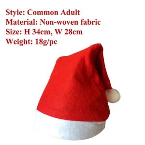 Détail du bonnet de Noël rouge et blanc en intissé avec des dimensions de 34x28 cm
