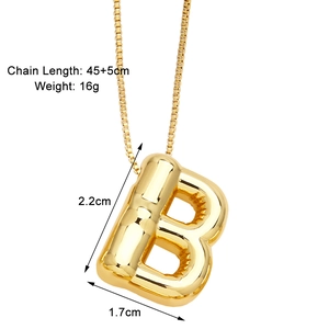 Detailed view of the gold letter B pendant necklace with dimensions 45+5cm and 16g weight