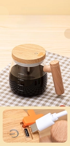 Detail of 400ml electric self-stirring glass cup with Type-C port and wood-grain handle