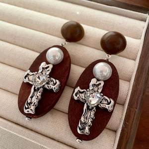 Boucles d'oreilles rétro en bois avec pendentif croix et strass en forme de cœur