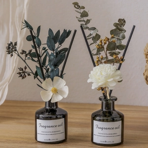 50ml reed diffuser sets with black glass bottles and dried flowers on wooden desk