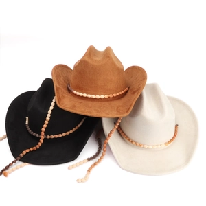 Chapeaux de cowboy en suédine marron, noir et blanc avec garniture perlée