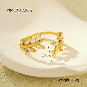 Macro shot of gold leaf ring with cubic zirconia inlay, weight 1.9g and 0.78cm width