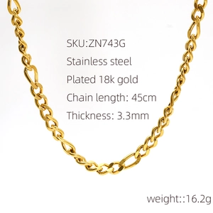 Detail of 45cm gold Cuban link necklace in 18k gold-plated stainless steel 3.3mm
