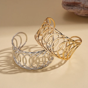 Bracelets manchettes ouverts géométriques évidés en or et argent au design mesh