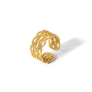 Detailansicht der goldfarben gewebten Mesh-Textur an einem Edelstahl-Ring für Damen