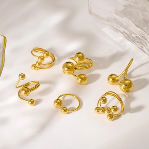 Ensemble de six bagues en acier inoxydable plaqué or avec perles géométriques