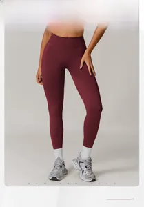 Detail view of burgundy high-waisted yoga leggings on model (176cm, 62kg, wearing S)