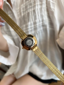 Detail of Scottie golden watch stainless steel back with engraved logo and model info