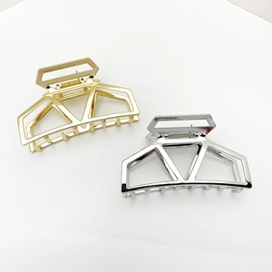 Geometric Hollow Alloy Hair Claw Clip Large Square Non-slip Metal Hair Clamp Fashion Styling For Women