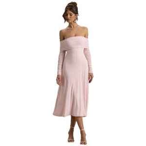 Elegant light pink off-shoulder long sleeve midi dress in slim fit knitted fabric