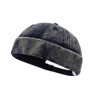 Bonnet docker en denim délavé rétro bleu foncé avec un design à bord roulé vintage