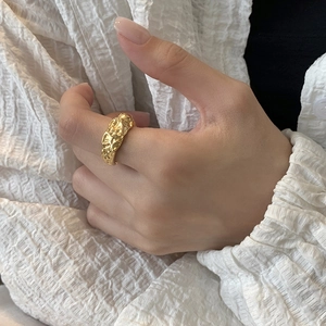 Adjustable 925 sterling silver ring with golden lava texture and crumpled metal finish