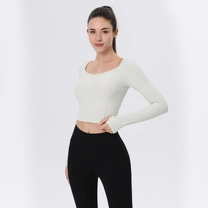 Eng anliegendes cremeweißes geripptes Yoga-Langarm-Crop-Top mit Karree-Ausschnitt