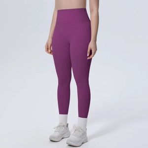 Detailansicht der lila High-Waist Yoga-Leggings aus nahtlosem Sport-Funktionsmaterial