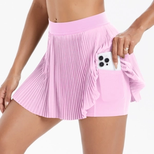 Detail eines rosa Tennisrocks mit versteckter Seitentasche für Handys und Innenhose