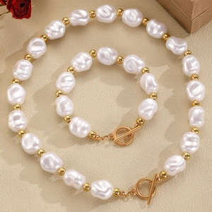 Ensemble collier et bracelet en perles baroques avec boucle OT dorée et perles or