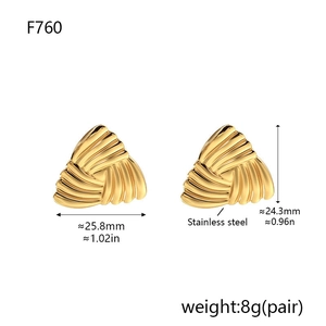 Detailed size specifications of 18K gold-plated triangular geometric earrings in millimeters