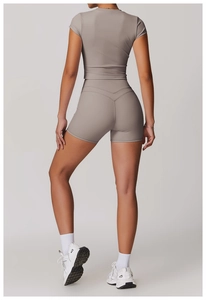 Vista posteriore di un set da yoga taupe a vita alta in tessuto elasticizzato spazzolato