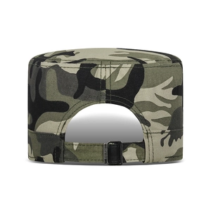 Klassische Flat Top Army Cap mit Woodland-Camouflage und verstellbarer Metallschnalle